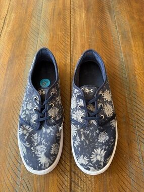 Women’s Under Armour Floral Sneakers Slip On New Size 10 Shoe